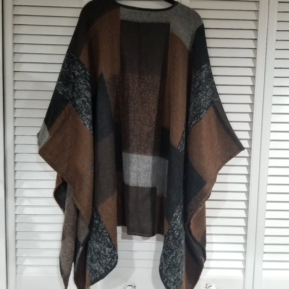 🎉HP🎉Soft & Cozy Poncho - Picture 2 of 8